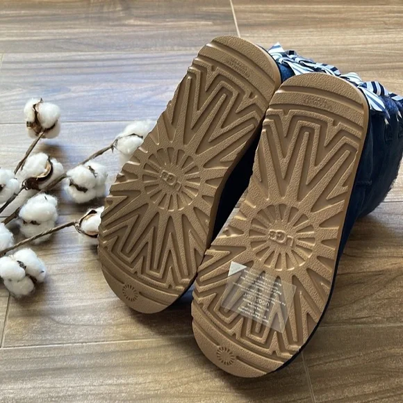 🌿UGG- W BAILEY BOW DIAGONAL STRIPES BOOTS🌿 - Picture 12 of 14